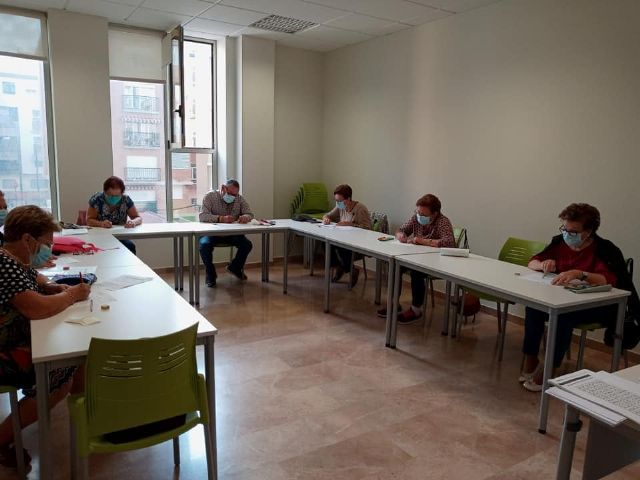 La concejalía de Política del Mayor pone en marcha programa de habilidades domésticas para hombres y mujeres mayores de 65 años - 2, Foto 2