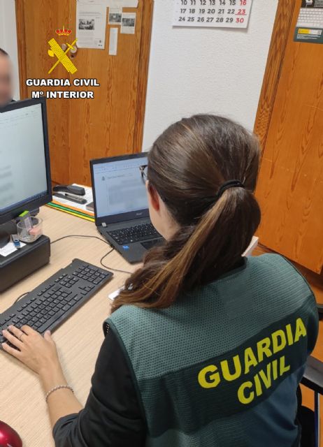 La Guardia Civil desmantela un grupo delictivo que cometía estafas a través de internet - 1, Foto 1