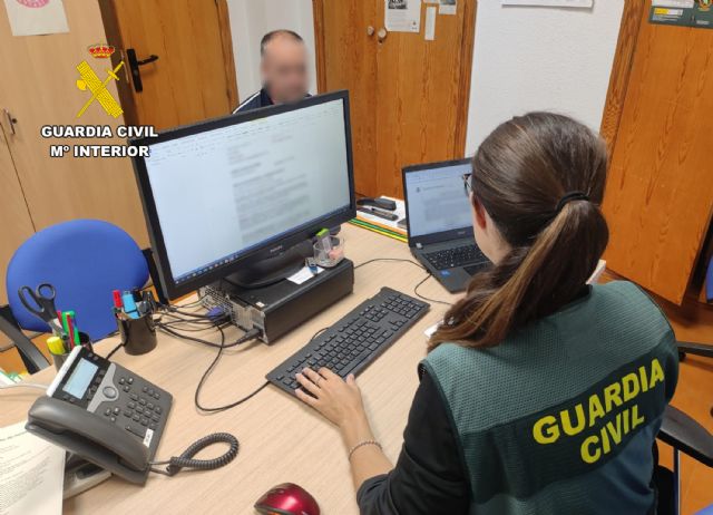 La Guardia Civil desmantela un grupo delictivo que cometía estafas a través de internet - 2, Foto 2