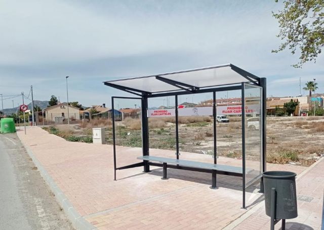 Instaladas cuatro nuevas marquesinas destinadas a uso vecinal y a la espera de los niños y niñas usuarios del transporte escolar - 3, Foto 3