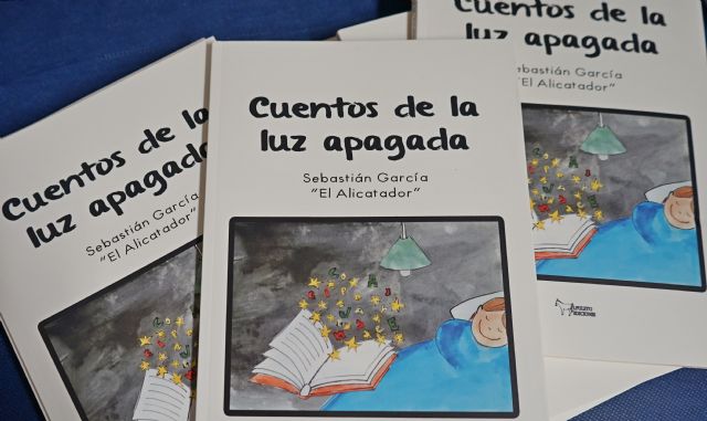Entrega de libros al Hospital Virgen de la Arrixaca - 2, Foto 2