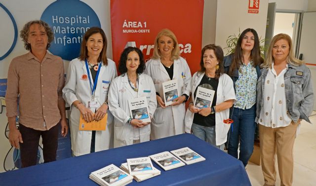 Entrega de libros al Hospital Virgen de la Arrixaca - 3, Foto 3