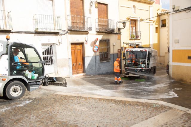 El Ayuntamiento de Caravaca refuerza los medios humanos y materiales del plan de limpieza viaria de las fiestas patronales - 2, Foto 2