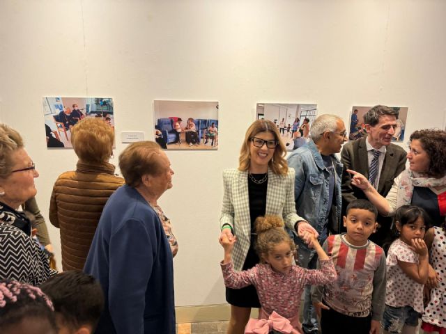 El Huerto Ruano acoge una exposición fotográfica sobre el proyecto intergeneracional Vidas que se unen - 2, Foto 2