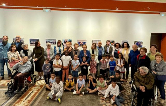 El Huerto Ruano acoge una exposición fotográfica sobre el proyecto intergeneracional Vidas que se unen - 3, Foto 3