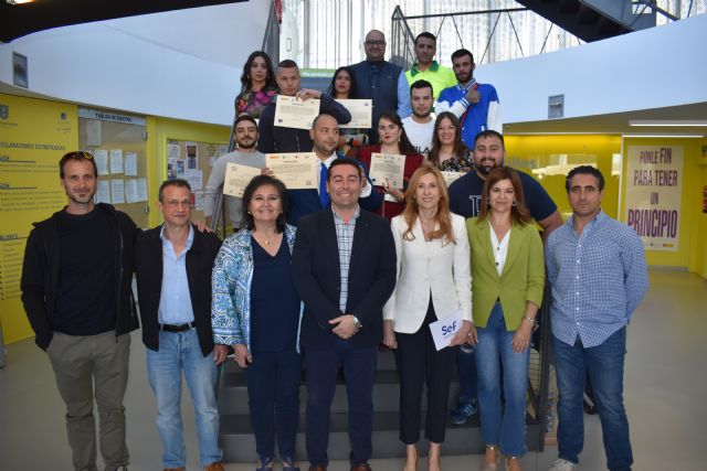 Doce alumnos de un programa para jóvenes mejoran los espacios naturales y zonas verdes de Las Torres de Cotillas - 1, Foto 1
