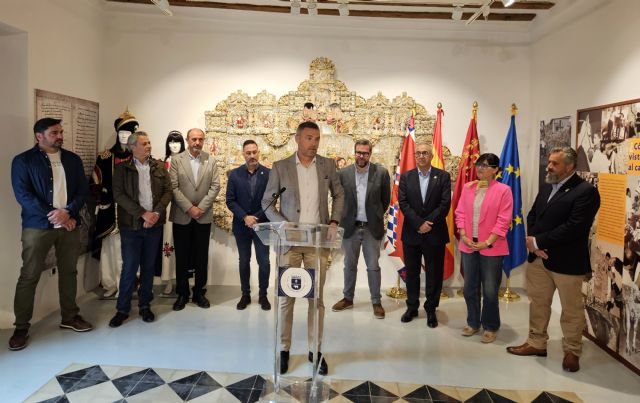 El Ayuntamiento de Caravaca entrega las ayudas municipales por importe de 100.000 euros para colaborar con el desarrollo de las fiestas patronales - 2, Foto 2