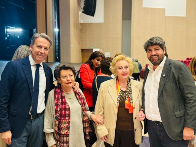 Un millar de mayores se dan cita en la Gala 'Encuentros y experiencias' de Cercanos Lorca, para dar el pistoletazo de salida a la segunda edición de la iniciativa - 4, Foto 4