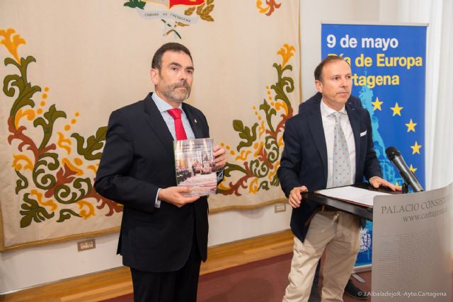 García Conesa también mintió sobre el regalo al alcalde en el acto con el impostor - 1, Foto 1