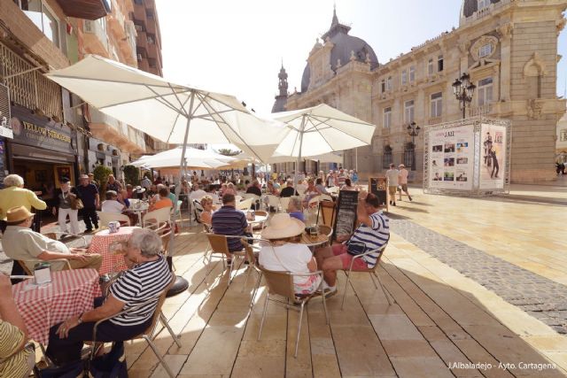 El Gobierno Municipal inicia el proceso para modificar parcialmente la ordenanza de veladores de cara al verano - 1, Foto 1