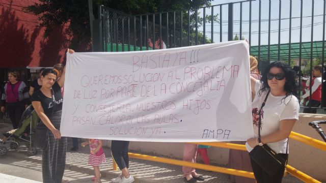 El PSOE exige a los gobiernos del PP que solucione los problemas eléctricos en los colegios del municipio - 3, Foto 3