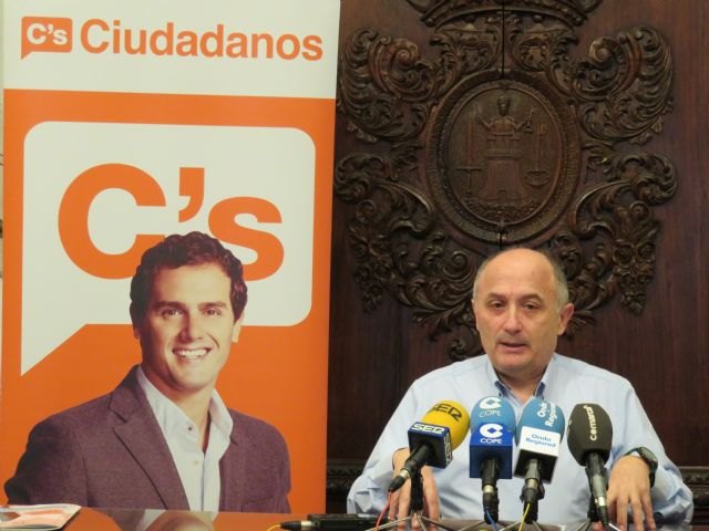 C´s pedirá en el pleno de mayo un desfibrilador para cada instalación deportiva municipal - 1, Foto 1