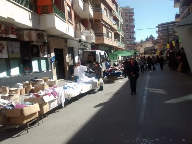 El mercado semanal se quedará, remodelado, en su actual ubicación - 1, Foto 1