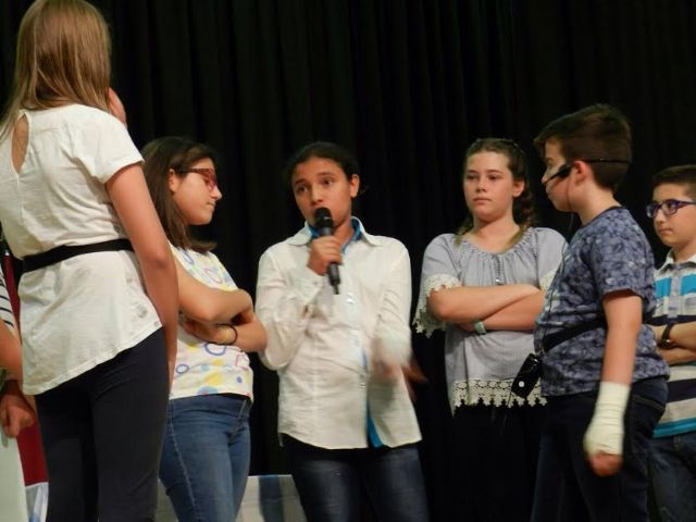 Alumnos del CEIP Santa Eulalia interpretan la obra Más que una cara bonita en la Facultad de Educación de la UMU, Foto 7