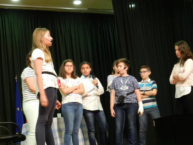 Alumnos del CEIP Santa Eulalia interpretan la obra Más que una cara bonita en la Facultad de Educación de la UMU, Foto 8