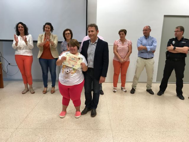 Un año más los usuarios de Prometeo y de Aidemar reciben sus diplomas por su participación en las Jornadas de Educación Vial. - 2, Foto 2