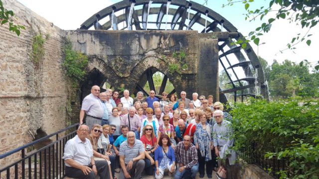 Los mayores conocen la tradición huertana y el entorno natural durante el mes de mayo - 2, Foto 2