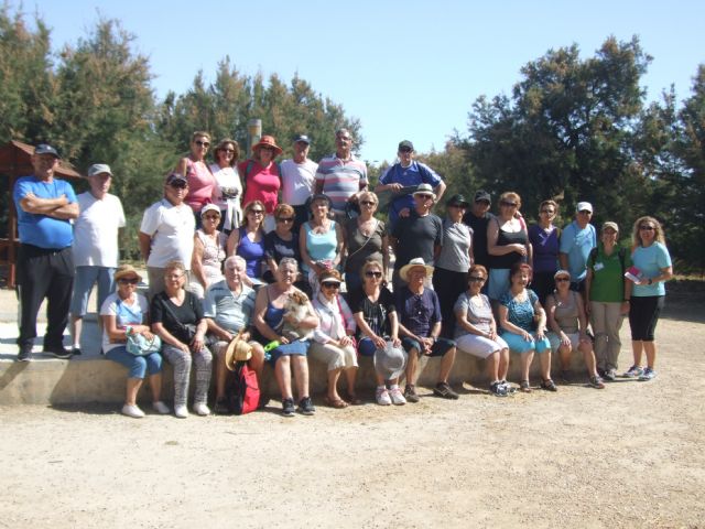 Los mayores conocen la tradición huertana y el entorno natural durante el mes de mayo - 3, Foto 3