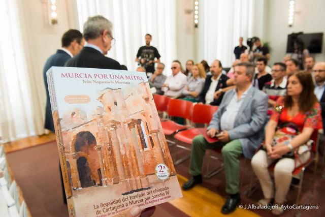 El arqueologo Ivan Negueruela presenta la segunda edicion de su libro Murcia por una Mitra - 1, Foto 1