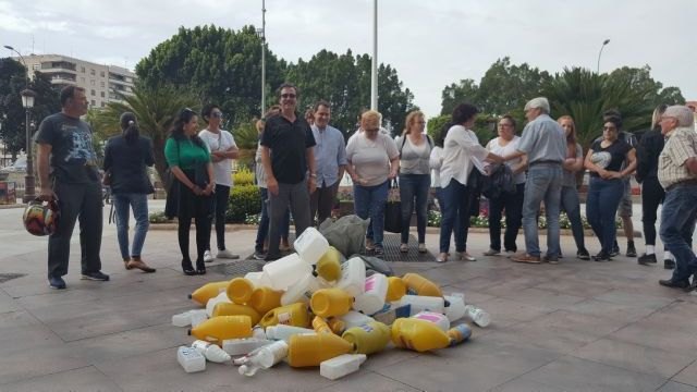 Limpiadoras de colegios públicos se concentran por el aumento de la carga de trabajo en el nuevo pliego de condiciones - 1, Foto 1