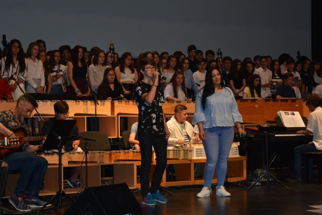 Más de 300 alumnos participan en el concierto anual del IES Europa - 3, Foto 3