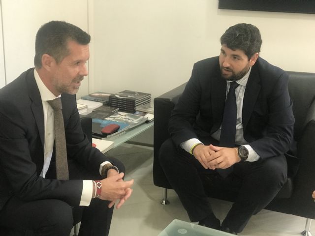 López Miras se reúne con el director gerente del Palacio de Ferias y Exposiciones de la Región (Ifepa) - 2, Foto 2