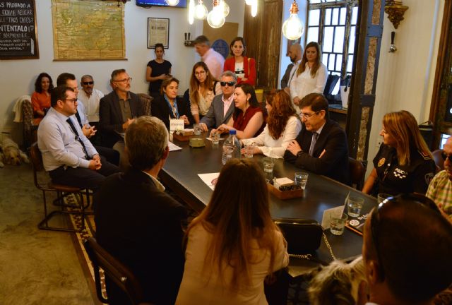 Hostemur se vuelca con los usuarios de perros guía - 1, Foto 1