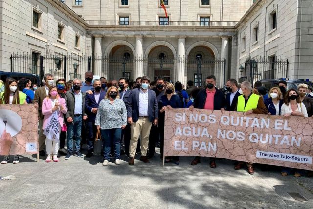 El Ayuntamiento de Cartagena, con los regantes y en defensa del Trasvase en Madrid - 1, Foto 1
