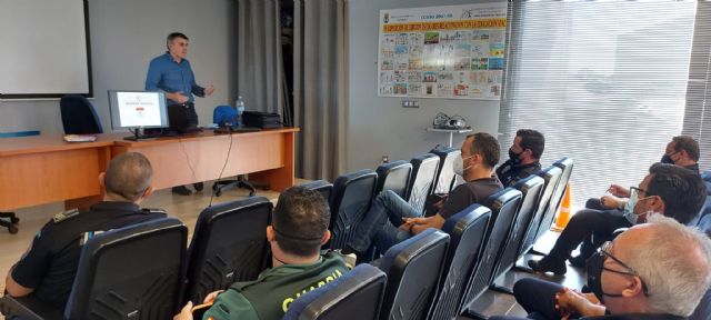Los mandos de Policía Local reciben la formación informática para poder hacer uso del programa VIOGEN - 1, Foto 1