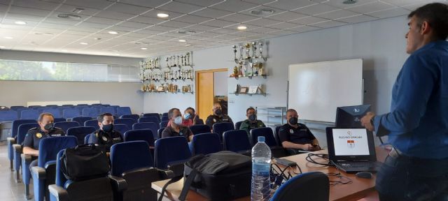 Los mandos de Policía Local reciben la formación informática para poder hacer uso del programa VIOGEN - 2, Foto 2