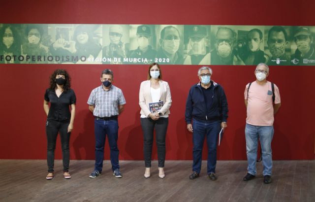 Isabel Franco visita la exposición anual de Fotoperiodismo Región de Murcia - 1, Foto 1