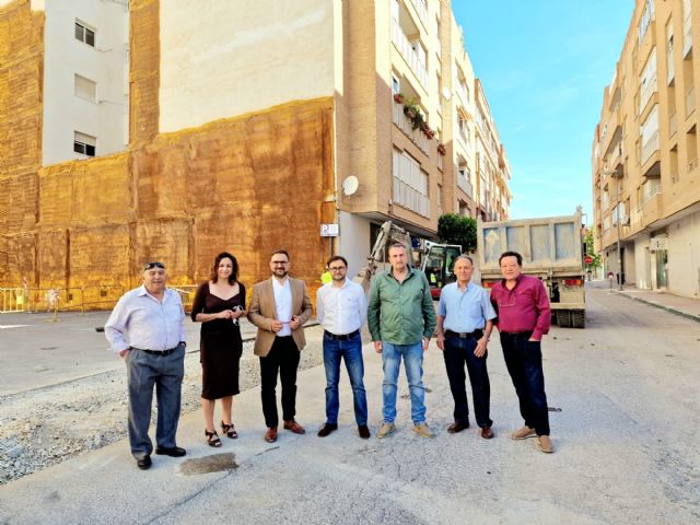El Ayuntamiento de Lorca inicia los trabajos de renovación urbana en la Calle Molins de Rei financiación íntegramente municipal - 1, Foto 1
