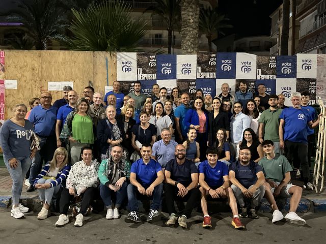 El PP inicia la campaña para la Elecciones Europeas del 9 de junio con la tradicional pegada de carteles - 1, Foto 1