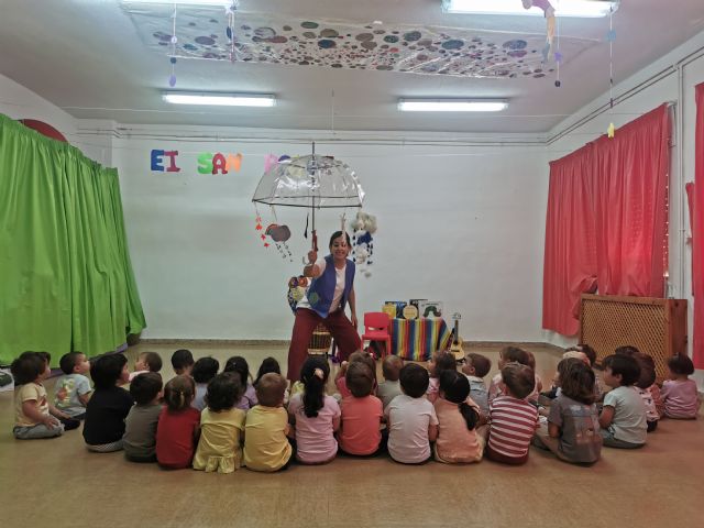 Más de 500 ni&ntilde;os de las escuelas infantiles municipales participan en nuevas actividades educativas de inglés, música y teatro durante la recta final del curso - 2, Foto 2
