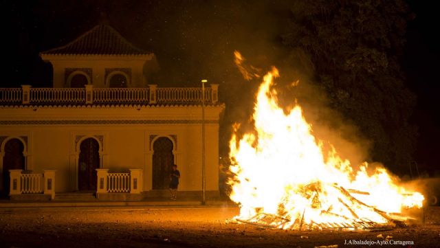 La noche de San Juan deja 58 actuaciones de la Policía Local y casi otro medio centenar de los Bomberos - 5, Foto 5