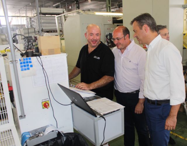El presidente de la Comunidad, Pedro Antonio Sánchez, visitó hoy en Yecla la empresa Colchones Ecus - 3, Foto 3