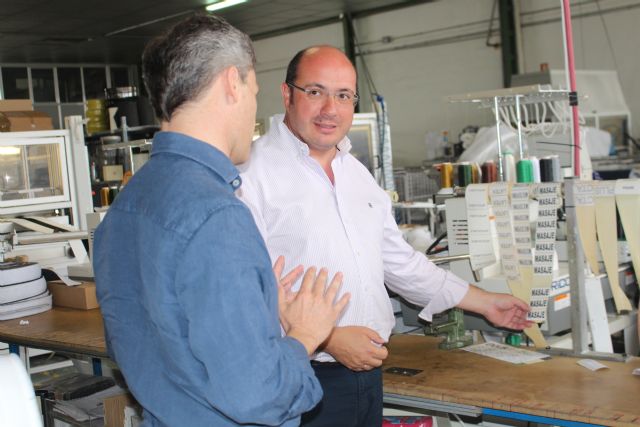 El presidente de la Comunidad, Pedro Antonio Sánchez, visitó hoy en Yecla la empresa Colchones Ecus - 4, Foto 4