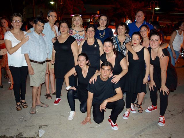 La consejera Violante Tomás participa en la hoguera de las asociación Alfa de personas con discapacidad - 2, Foto 2