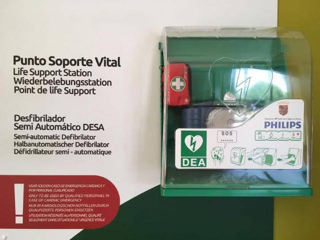 They report theft of the defibrillator installed in the School Room, Foto 1