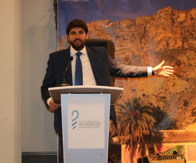 López Miras expresa el compromiso del Gobierno autonómico para recuperar la carrera profesional - 2, Foto 2