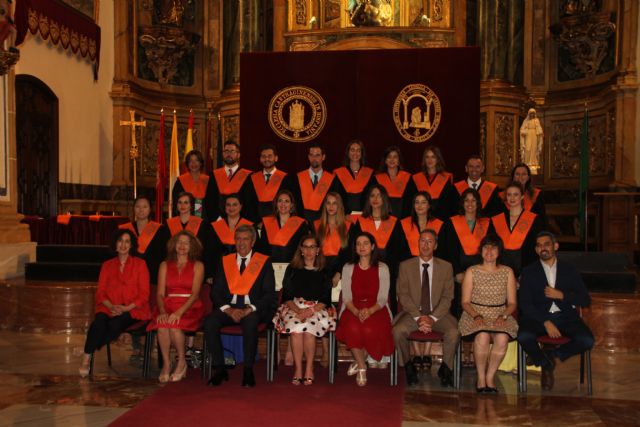 Los alumnos de Turismo y ADE de la UCAM recogen sus becas - 1, Foto 1