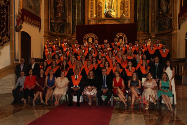 Los alumnos de Turismo y ADE de la UCAM recogen sus becas - 2, Foto 2
