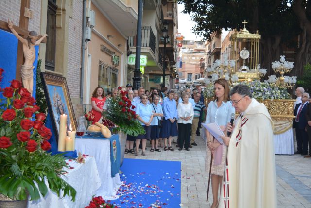 La procesión del Corpus recorre las calles de la localidad - 1, Foto 1