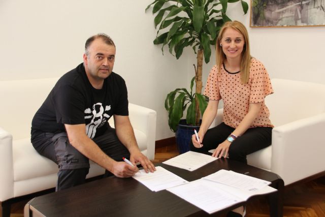 El Consistorio renueva su convenio de colaboracin con el Moto Club Alhama, Foto 1