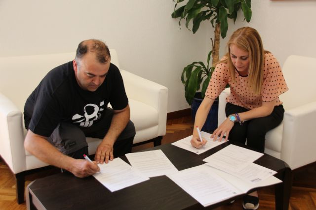 El Consistorio renueva su convenio de colaboracin con el Moto Club Alhama, Foto 2
