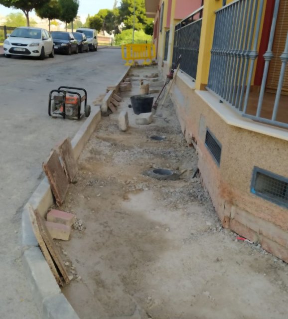 Saorín informa sobre la reparación integral de una acera en Ronda Acequia del Fatego - 1, Foto 1