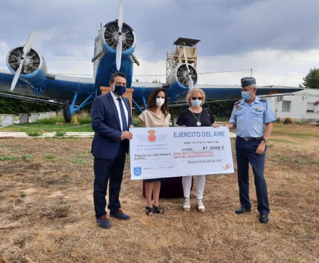 El AMPA del Colegio Eusebio Martínez, la Asociación Murciana de Fibrosis Quística y  Cáritas Castrense reciben 21.900 euros recaudados en la Carrera Base Aérea de Alcantarilla - 1, Foto 1