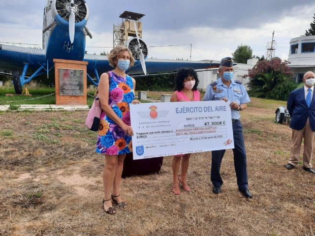 El AMPA del Colegio Eusebio Martínez, la Asociación Murciana de Fibrosis Quística y  Cáritas Castrense reciben 21.900 euros recaudados en la Carrera Base Aérea de Alcantarilla - 2, Foto 2