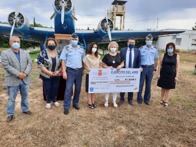 El AMPA del Colegio Eusebio Martínez, la Asociación Murciana de Fibrosis Quística y  Cáritas Castrense reciben 21.900 euros recaudados en la Carrera Base Aérea de Alcantarilla - 5, Foto 5