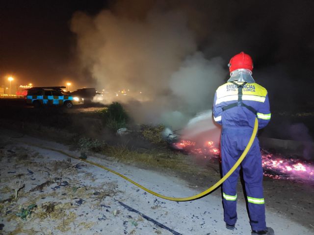 El Servicio Municipal de Emergencias interviene en siete conatos de incendio y hogueras descontroladas realizadas con motivo de 'La Noche de San Juan' - 1, Foto 1